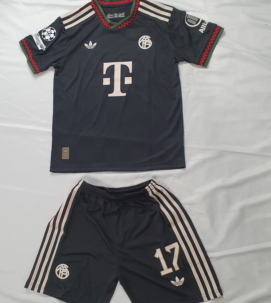 Adidas Bayern München Trikot + Shorts Schwarz #1