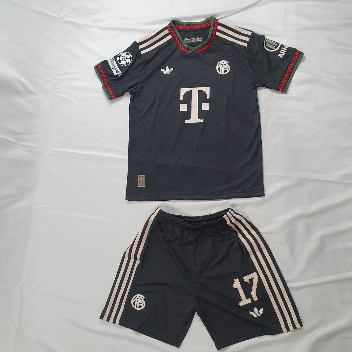 Adidas Bayern München Trikot + Shorts Schwarz #1
