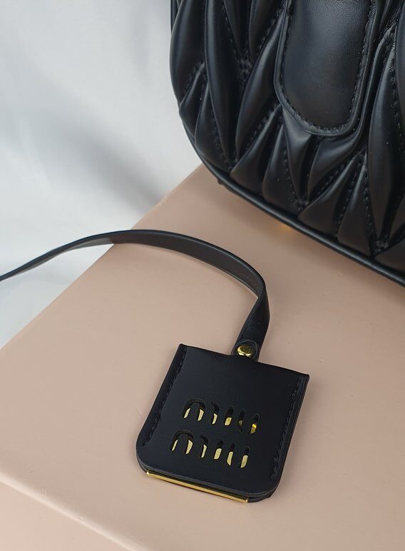 Miu Miu Matelassé Tasche schwarz mit Box #7
