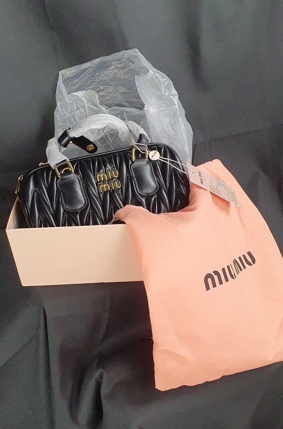 Miu Miu Matelassé Tasche schwarz mit Box #8